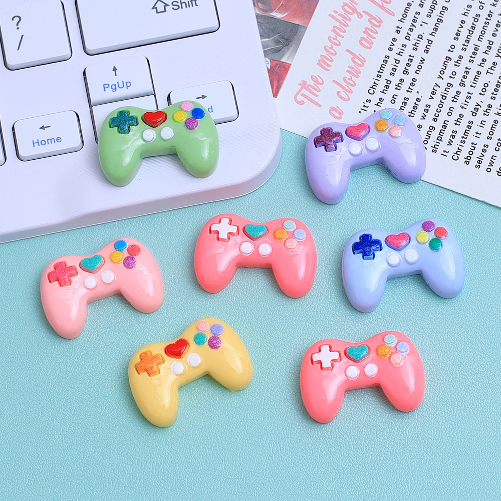 Gaming Console Keychain - 5 قطع من الحلي الراتنجية الملونة