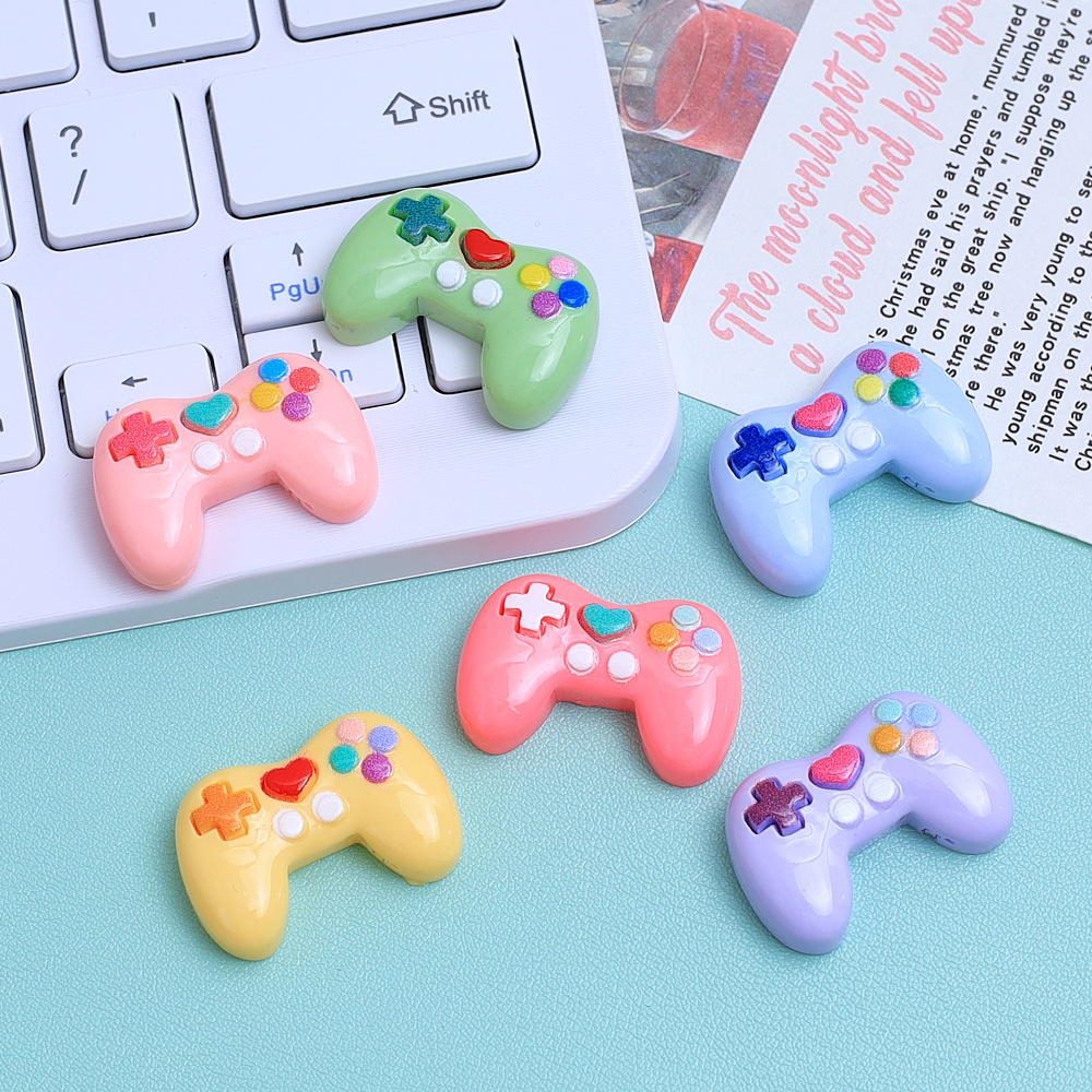 5 قطع من الحلي الراتنجية الملو - مراجعة Gaming Console Keychain وسعره